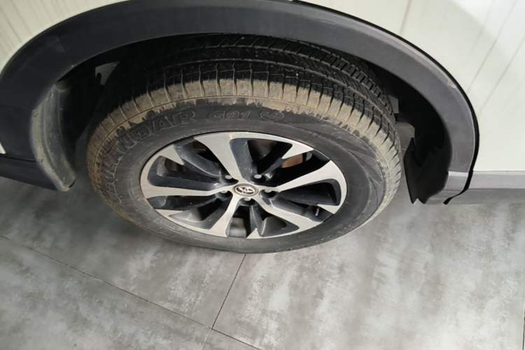Used Toyota RAV4 2016 2.0L CVT Two-Wheel Drive Fashion Edition China V Standard Right Rear Wheel Hub