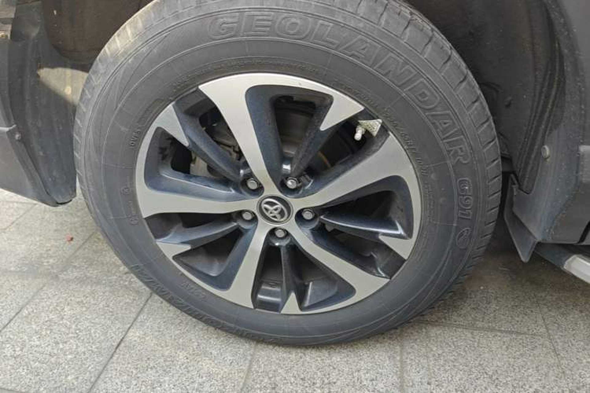 Used Toyota RAV4 2016 2.0L CVT Two-Wheel Drive Fashion Edition China V Standard Right Rear Wheel Hub