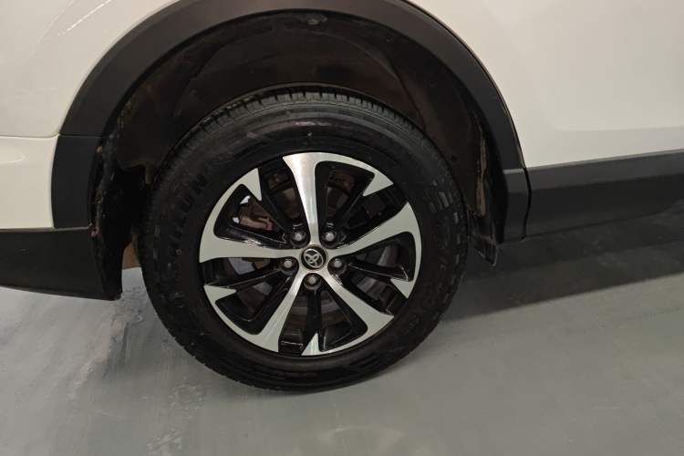 Used Toyota RAV4 2016 2.0L CVT Two-Wheel Drive Fashion Edition China V Standard Right Rear Wheel Hub