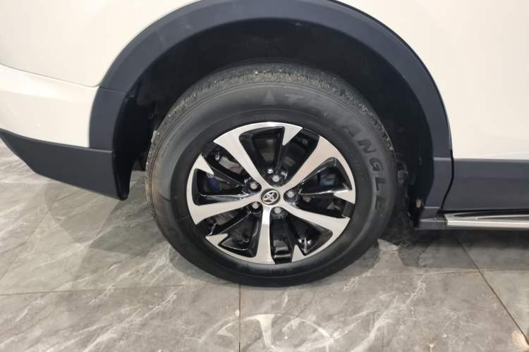Used Toyota RAV4 2016 2.0L CVT Two-Wheel Drive Urban Edition China V Standard Right Rear Wheel Hub