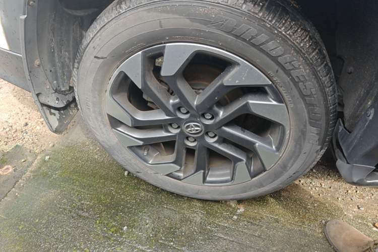Used Toyota RAV4 2016 2.5L Automatic 4x4 Elite Edition Right Rear Wheel Hub