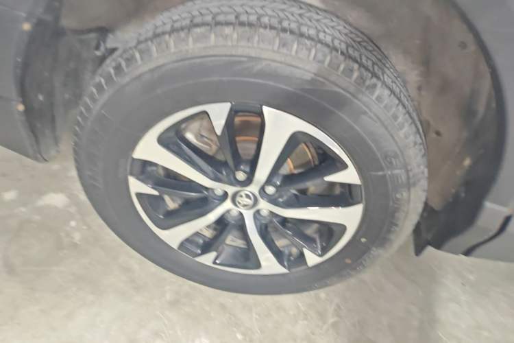 Used Toyota RAV4 2016 2.0L CVT Two-Wheel Drive Fashion Edition China V Standard Right Rear Wheel Hub