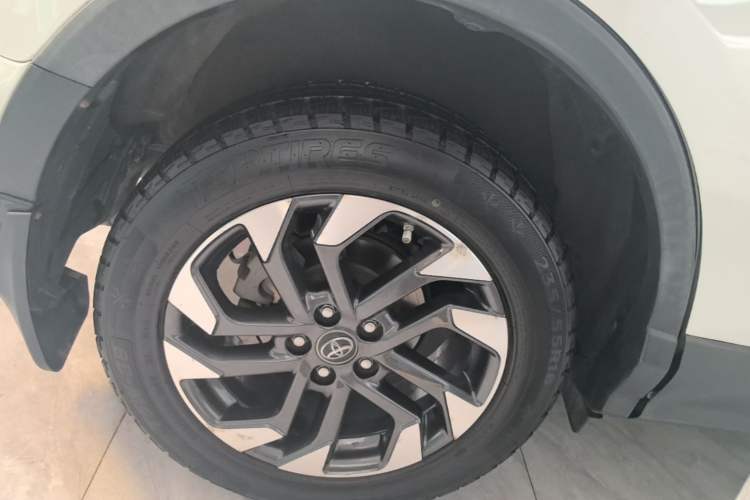 Used Toyota RAV4 2016 2.5L Automatic 4x4 Elite Edition Right Rear Wheel Hub