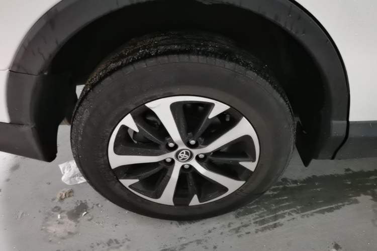 Used Toyota RAV4 2016 2.0L CVT Two-Wheel Drive Fashion Edition China V Standard Right Rear Wheel Hub
