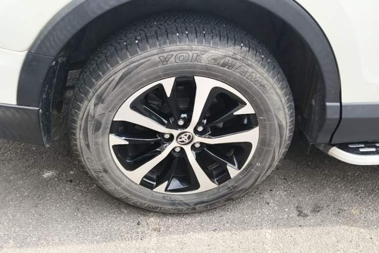 Used Toyota RAV4 2016 2.0L CVT Two-Wheel Drive Urban Edition China V Standard Right Rear Wheel Hub