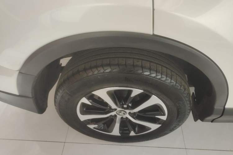 Used Toyota RAV4 2016 2.0L CVT Two-Wheel Drive Comfort Edition China V Standard Right Rear Wheel Hub