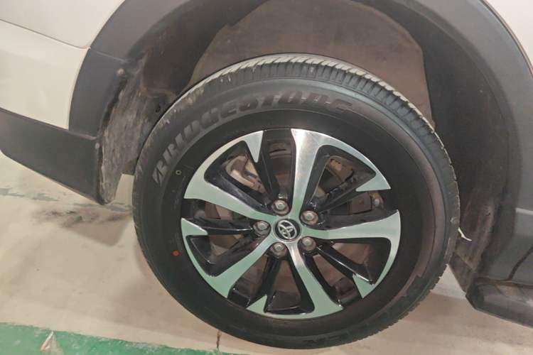 Used Toyota RAV4 2016 2.0L CVT Two-Wheel Drive Fashion Edition China V Standard Right Rear Wheel Hub