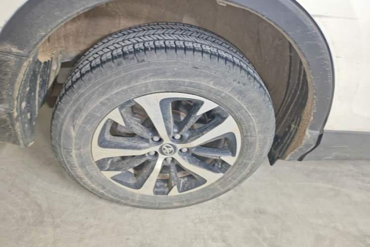 Used Toyota RAV4 2016 2.0L CVT Two-Wheel Drive Fashion Edition China V Standard Right Rear Wheel Hub