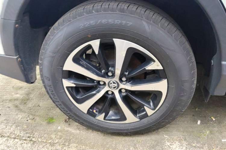 Used Toyota RAV4 2016 2.0L CVT Two-Wheel Drive Smart Edition China V Standard Right Rear Wheel Hub