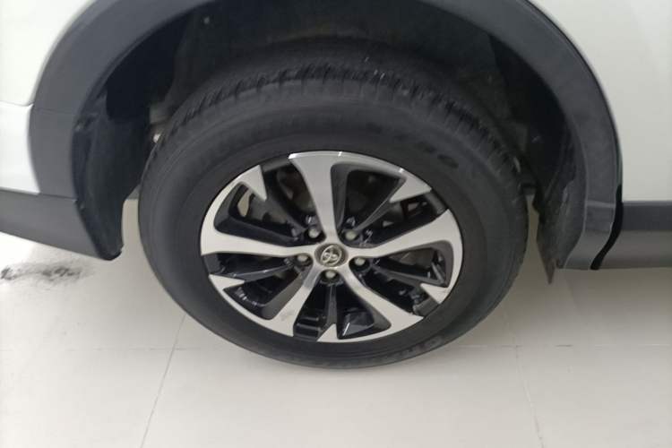 Used Toyota RAV4 2016 2.0L CVT Two-Wheel Drive Urban Edition China V Standard Right Rear Wheel Hub