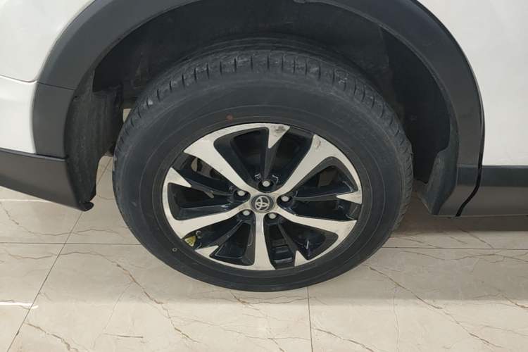 Used Toyota RAV4 2016 2.0L CVT Two-Wheel Drive Fashion Edition China V Standard Right Rear Wheel Hub