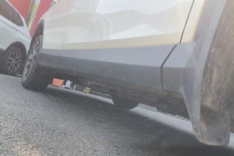Used Toyota RAV4 2016 2.5L Automatic 4x4 Elite Edition Right Side Sill