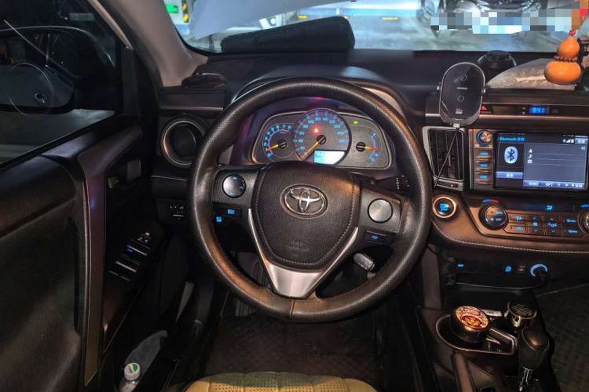 Used Toyota RAV4 2016 2.0L CVT Two-Wheel Drive Fashion Edition China V Standard Steering Wheel