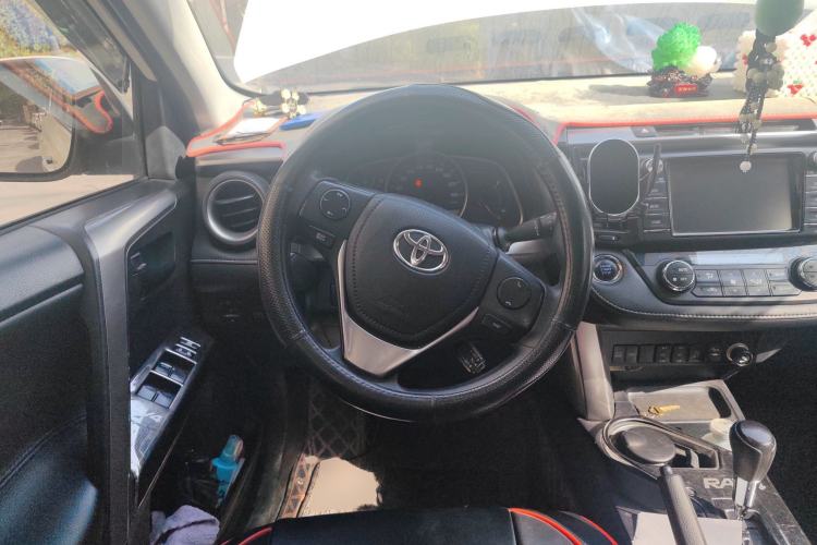Used Toyota RAV4 2016 2.0L CVT Two-Wheel Drive Comfort Edition China V Standard Steering Wheel