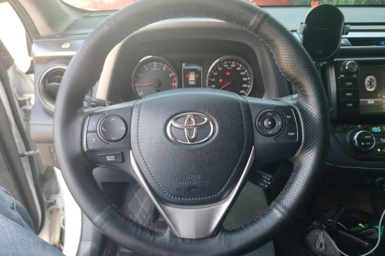 Used Toyota RAV4 2016 2.0L CVT 4x4 New Edition China V Standard Steering Wheel