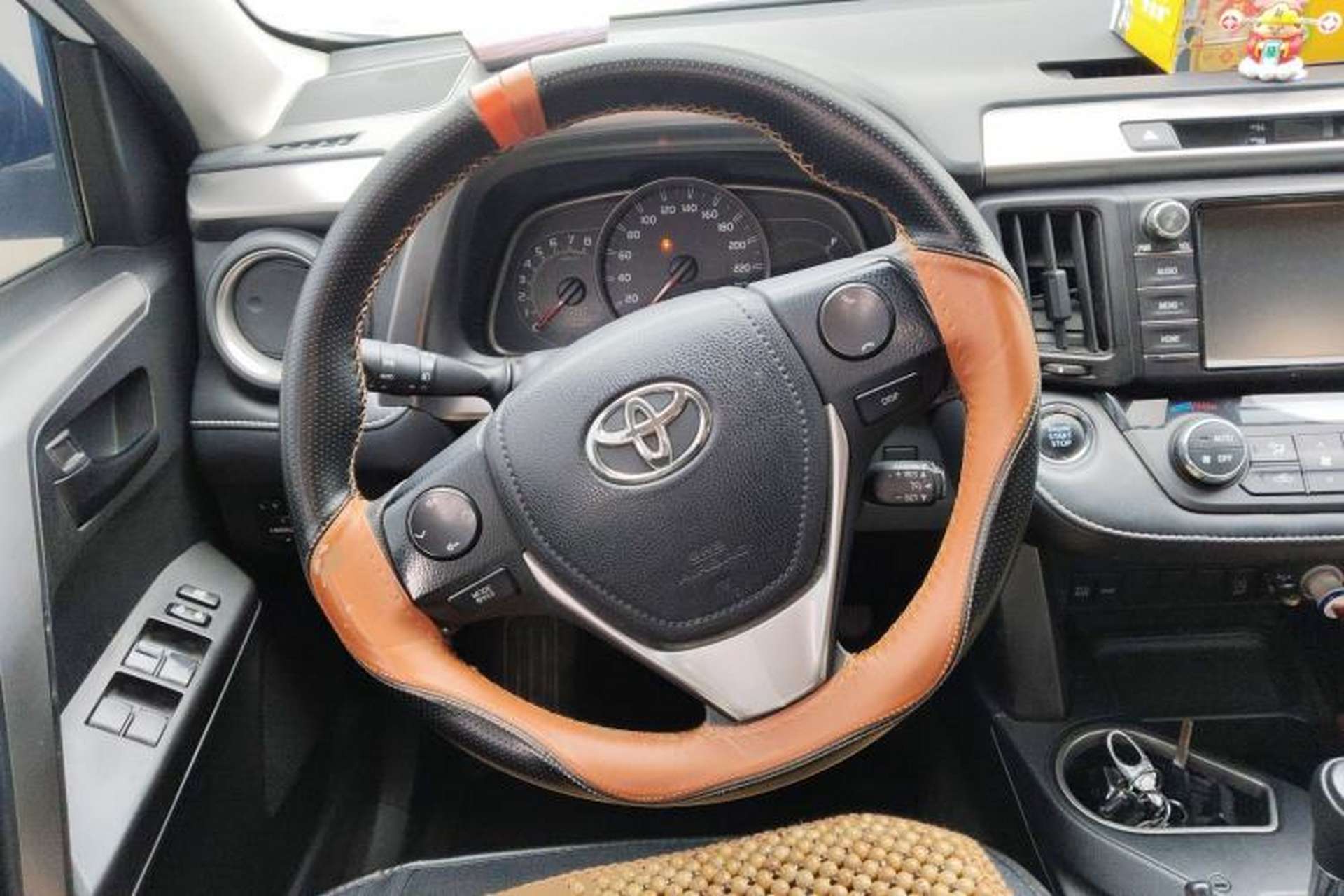 Used Toyota RAV4 2016 2.0L CVT Two-Wheel Drive Fashion Edition China V Standard Steering Wheel