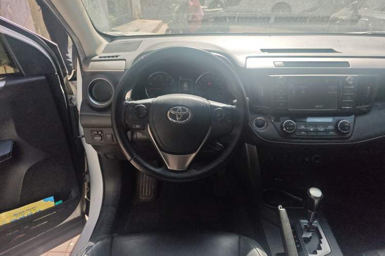 Used Toyota RAV4 2016 2.0L CVT Two-Wheel Drive Smart Edition China V Standard Steering Wheel