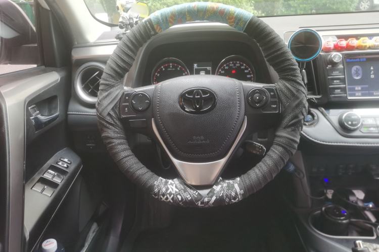 Used Toyota RAV4 2016 2.0L CVT Two-Wheel Drive Smart Edition China V Standard Steering Wheel