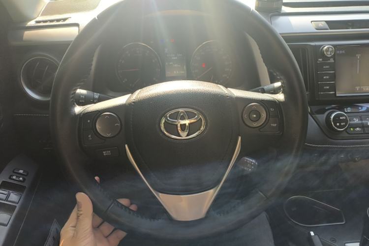 Used Toyota RAV4 2016 2.0L CVT Two-Wheel Drive Smart Edition China V Standard Steering Wheel