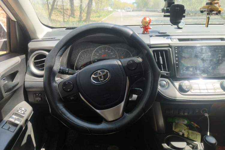 Used Toyota RAV4 2016 2.0L CVT Two-Wheel Drive Comfort Edition China V Standard Steering Wheel