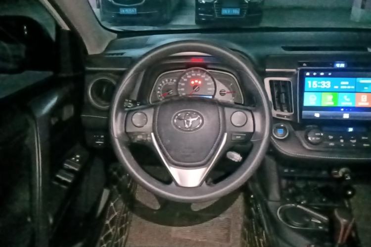 Used Toyota RAV4 2016 2.0L CVT Two-Wheel Drive Fashion Edition China V Standard Steering Wheel