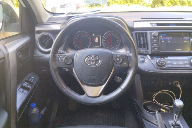 Used Toyota RAV4 2016 2.5L Automatic 4x4 Elite Edition Steering Wheel