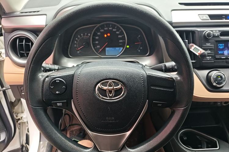 Used Toyota RAV4 2016 2.0L CVT Two-Wheel Drive Urban Edition China V Standard Steering Wheel