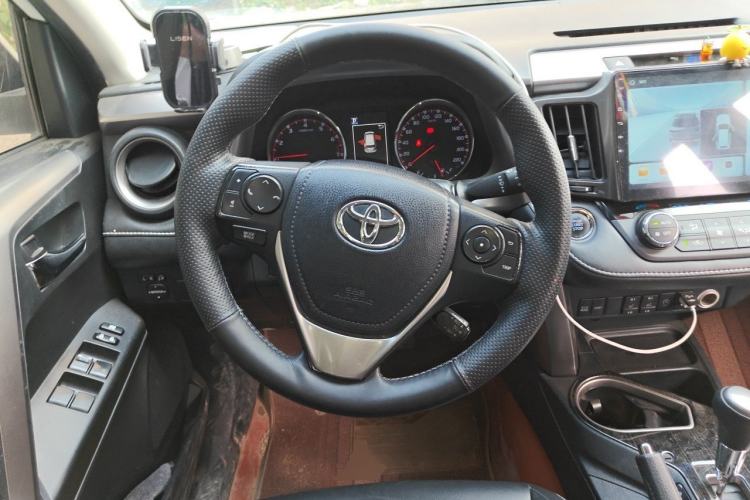 Used Toyota RAV4 2016 2.0L CVT Two-Wheel Drive Smart Edition China V Standard Steering Wheel