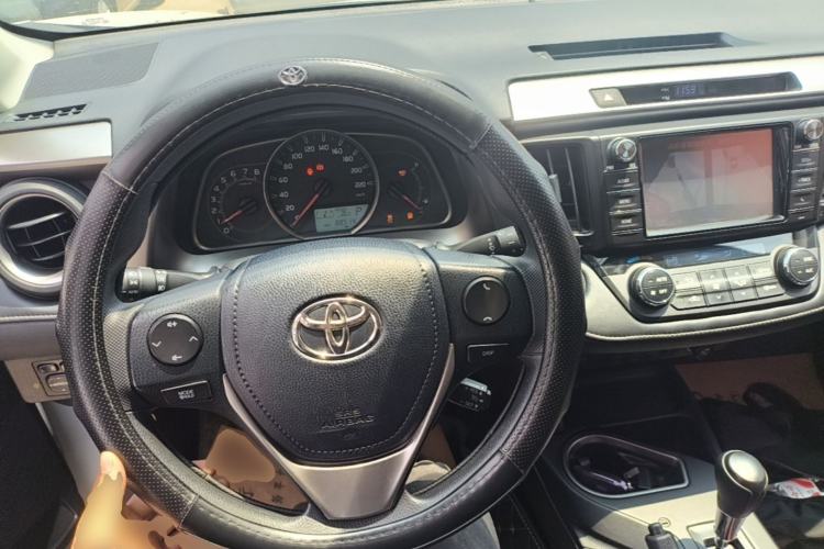 Used Toyota RAV4 2016 2.0L CVT Two-Wheel Drive Comfort Edition China V Standard Steering Wheel