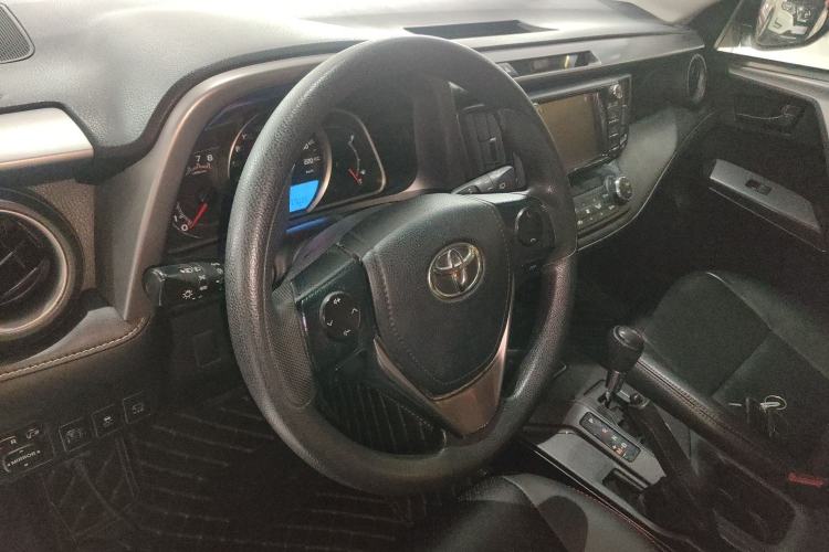 Used Toyota RAV4 2016 2.0L CVT Two-Wheel Drive Comfort Edition China V Standard Steering Wheel