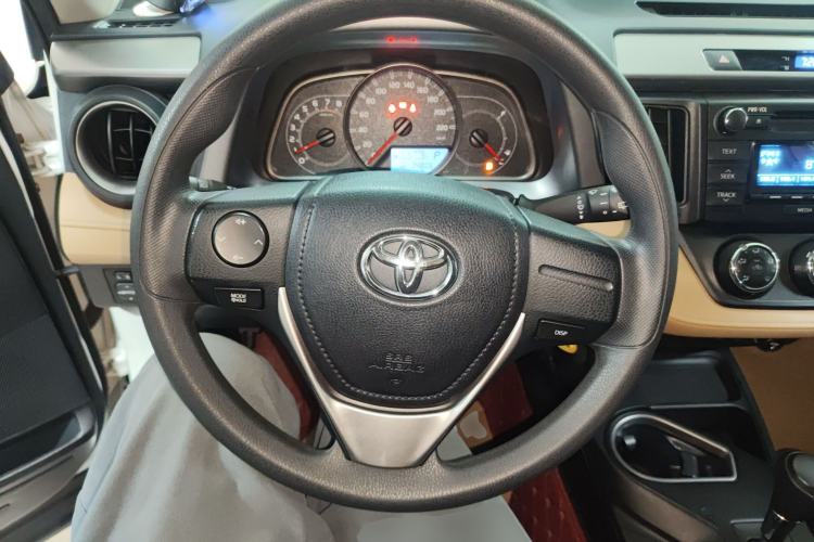 Used Toyota RAV4 2016 2.0L CVT Two-Wheel Drive Urban Edition China V Standard Steering Wheel