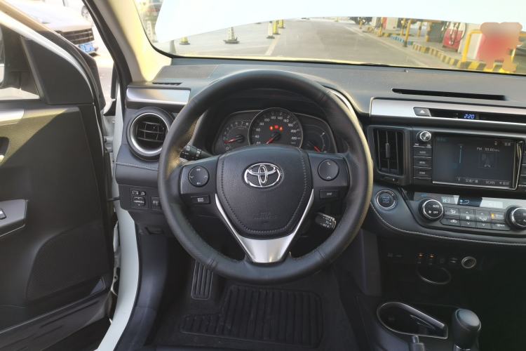 Used Toyota RAV4 2016 2.0L CVT Two-Wheel Drive Comfort Edition China V Standard Steering Wheel