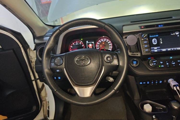 Used Toyota RAV4 2016 2.0L CVT 4x4 New Edition China V Standard Steering Wheel