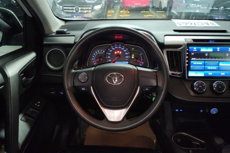 Used Toyota RAV4 2016 2.0L CVT Two-Wheel Drive Urban Edition China V Standard Steering Wheel