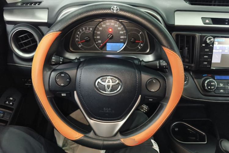 Used Toyota RAV4 2016 2.0L CVT Two-Wheel Drive Comfort Edition China V Standard Steering Wheel
