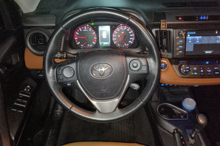 Used Toyota RAV4 2016 2.5L Automatic 4x4 Elite Edition Steering Wheel
