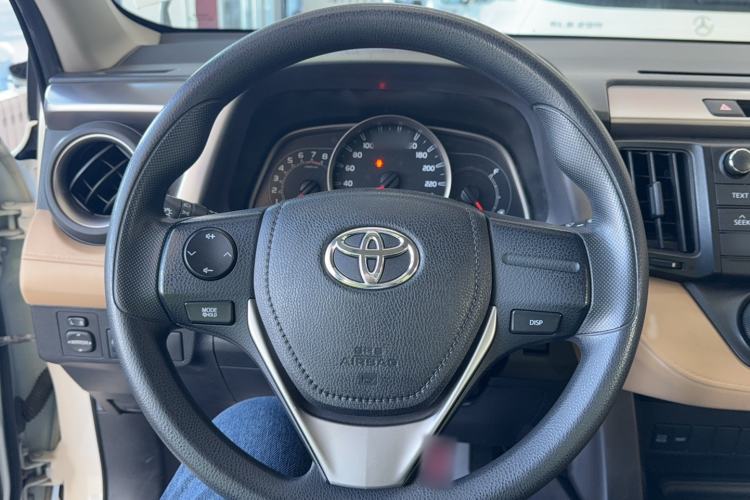 Used Toyota RAV4 2016 2.0L CVT Two-Wheel Drive Urban Edition China V Standard Steering Wheel