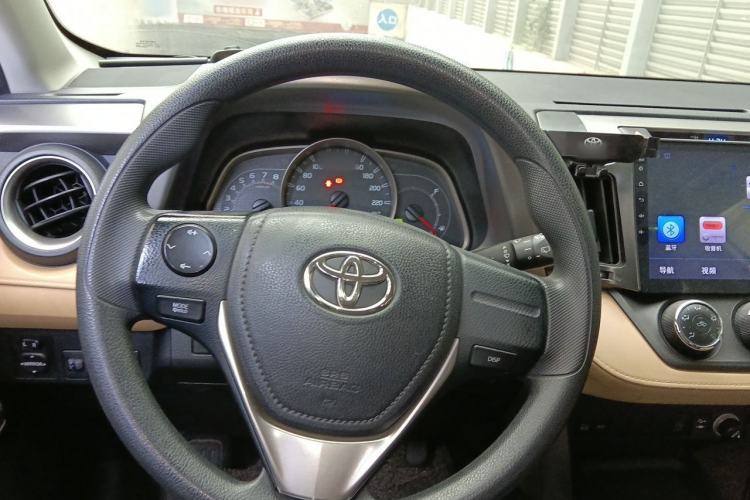 Used Toyota RAV4 2016 2.0L CVT Two-Wheel Drive Urban Edition China V Standard Steering Wheel