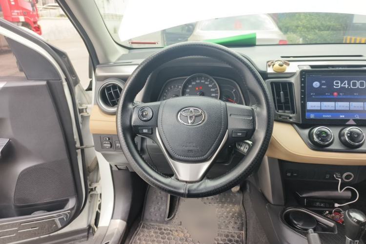 Used Toyota RAV4 2016 2.0L CVT Two-Wheel Drive Urban Edition China V Standard Steering Wheel