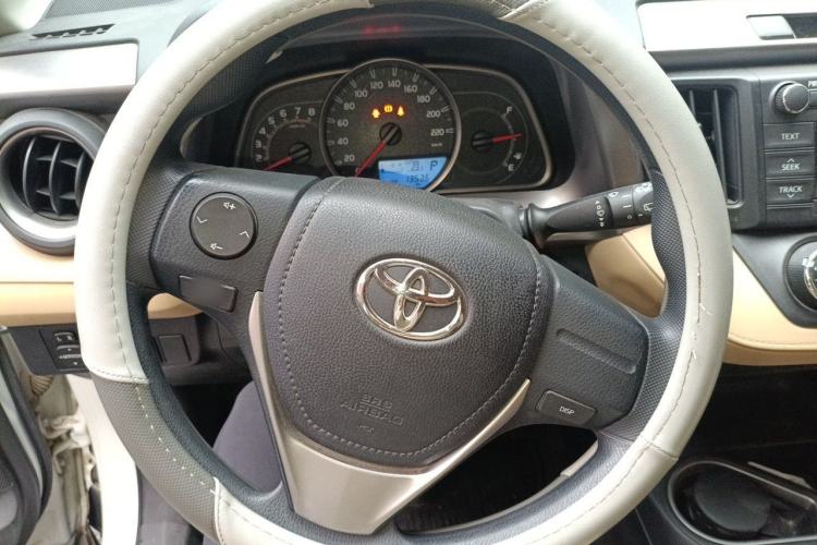 Used Toyota RAV4 2016 2.0L CVT Two-Wheel Drive Urban Edition China V Standard Steering Wheel
