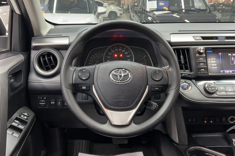 Used Toyota RAV4 2016 2.0L CVT Two-Wheel Drive Comfort Edition China V Standard Steering Wheel