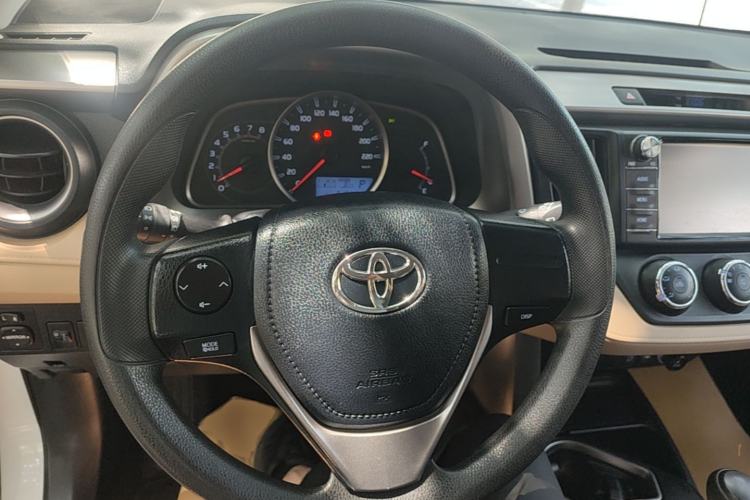 Used Toyota RAV4 2016 2.0L CVT Two-Wheel Drive Urban Edition China V Standard Steering Wheel