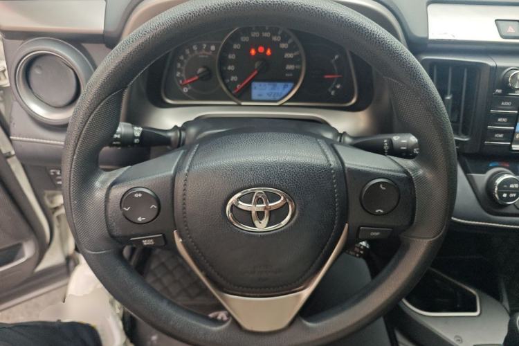 Used Toyota RAV4 2016 2.0L CVT Two-Wheel Drive Comfort Edition China V Standard Steering Wheel