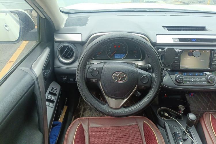 Used Toyota RAV4 2016 2.0L CVT Two-Wheel Drive Fashion Edition China V Standard Steering Wheel