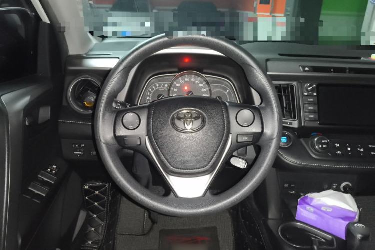 Used Toyota RAV4 2016 2.0L CVT Two-Wheel Drive Fashion Edition China V Standard Steering Wheel