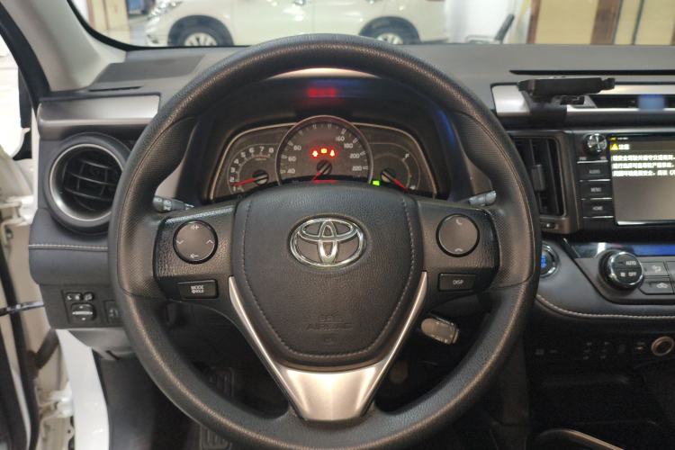 Used Toyota RAV4 2016 2.0L CVT Two-Wheel Drive Comfort Edition China V Standard Steering Wheel