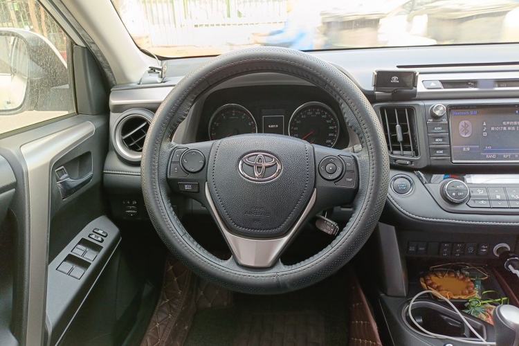 Used Toyota RAV4 2016 2.0L CVT Two-Wheel Drive Smart Edition China V Standard Steering Wheel