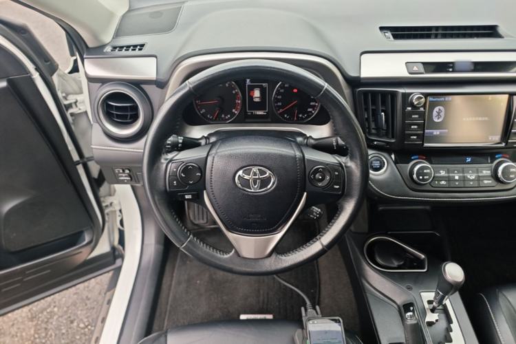 Used Toyota RAV4 2016 2.0L CVT Two-Wheel Drive Smart Edition China V Standard Steering Wheel