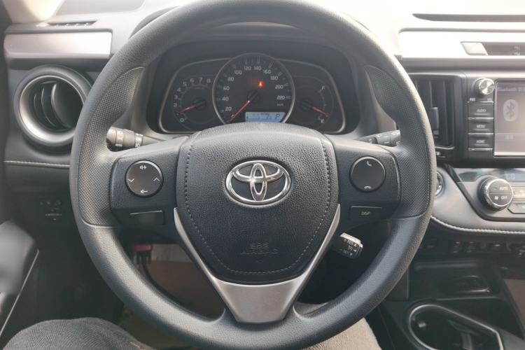 Used Toyota RAV4 2016 2.0L CVT Two-Wheel Drive Comfort Edition China V Standard Steering Wheel