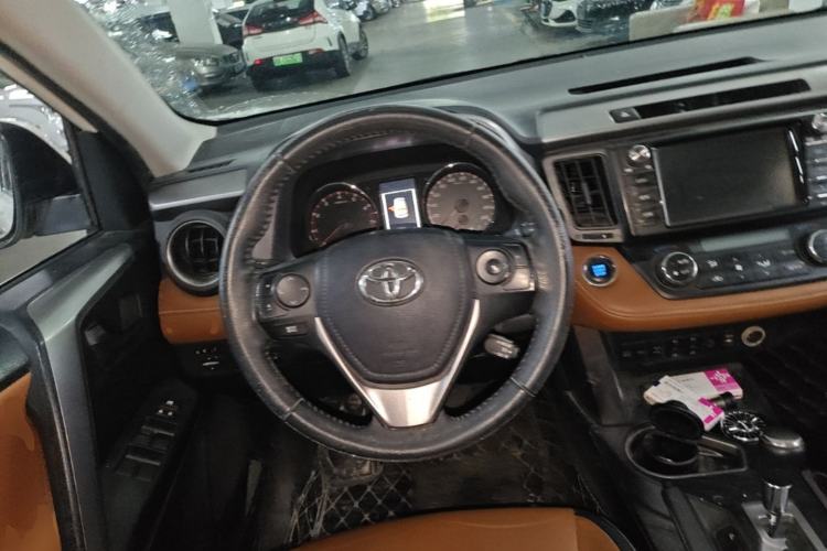 Used Toyota RAV4 2016 2.5L Automatic 4x4 Elite Edition Steering Wheel